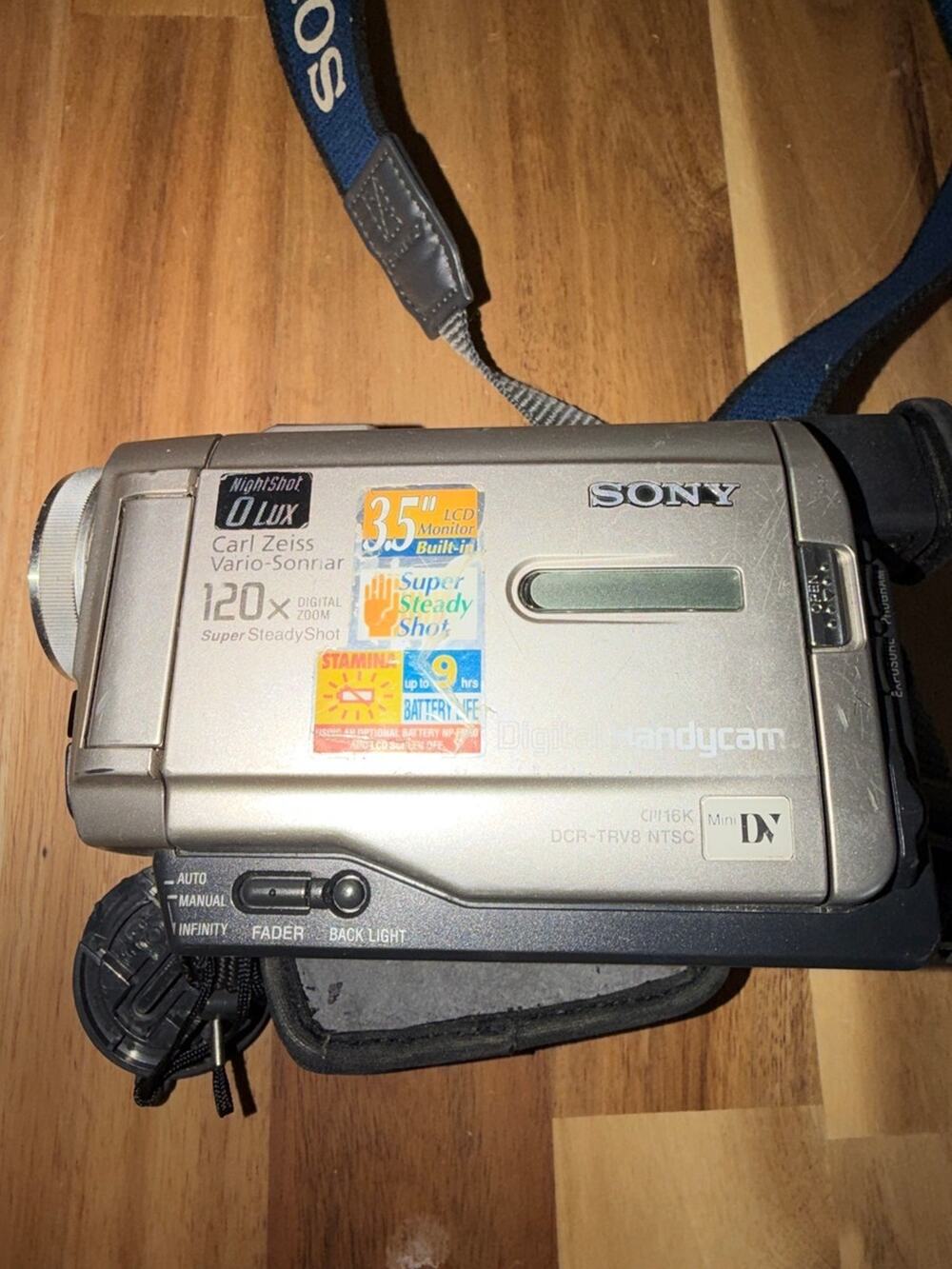 Sony DCR-TRV8 MiniDV Handycam Camcorder